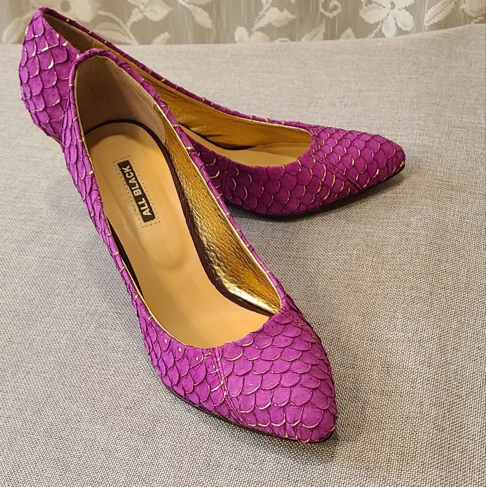 Anthropologie All Black Fuchsia and Gold Pumps Size 7/37.5